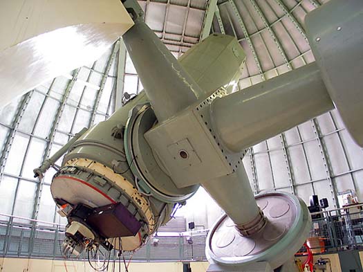 Vue du tlescope de 1,93 m de l'Observatoire de Haute-Provence, avec le spectrographe SOPHIE