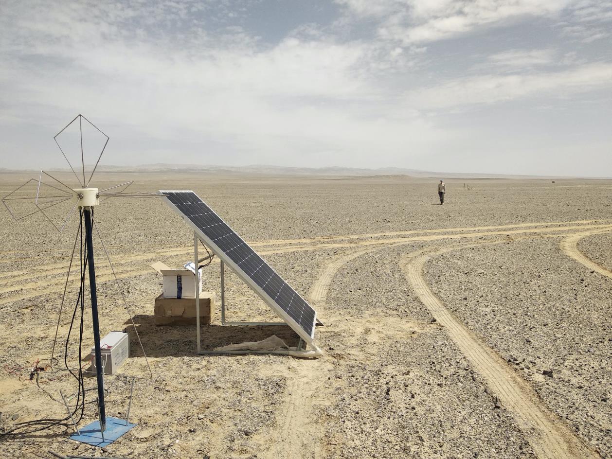 A prototype GRAND antenna being tested at the deployment site of the 300 antenna pathfinder, GRANDProto300, in the Qinhai Province, China.