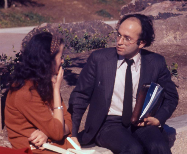 Figure 3 : Jerry Ostriker avec Beatrice Tinsley (Tucson, 1974). Photographie par Robert Rood.